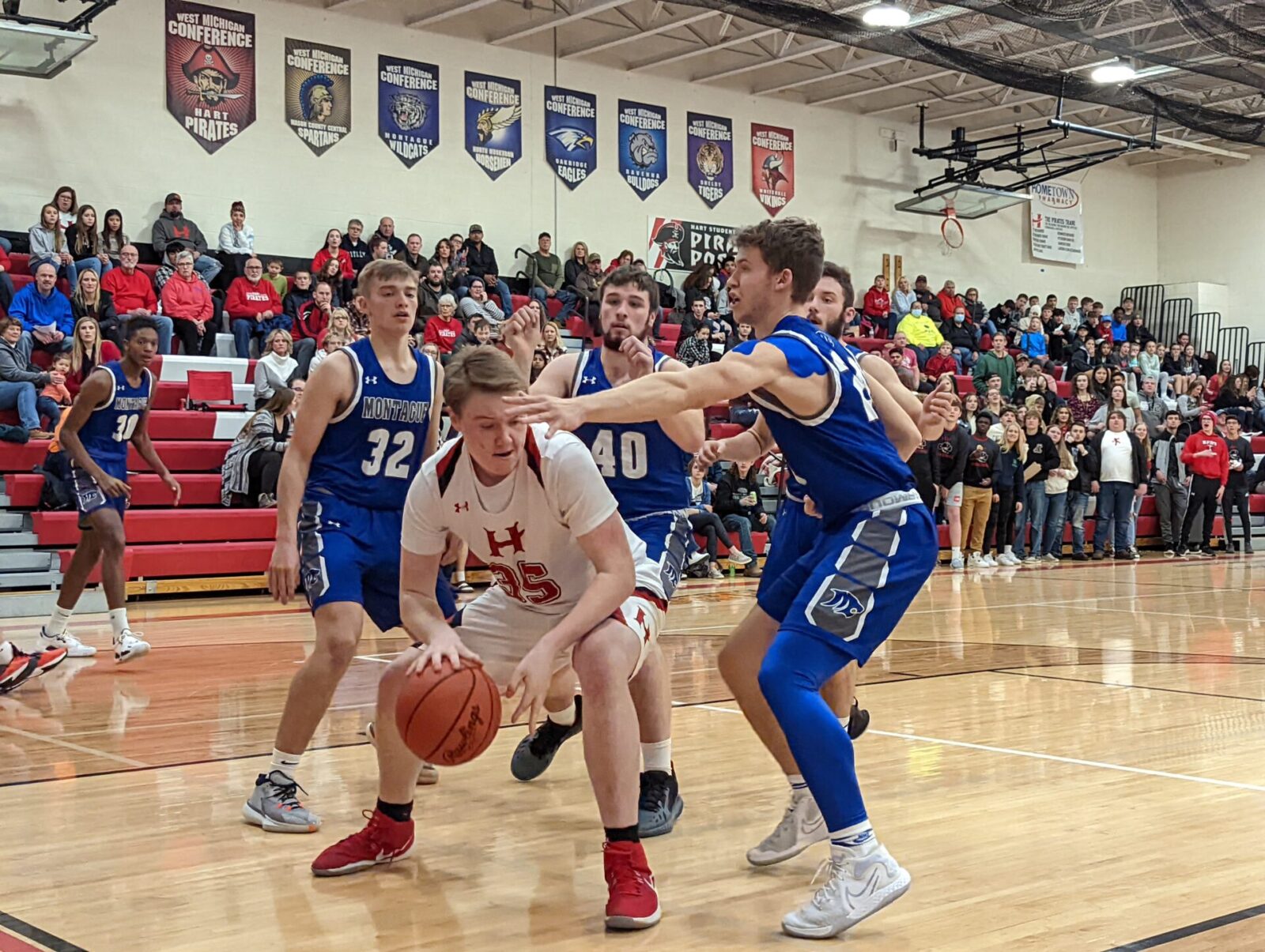 WMC boys basketball Ravenna alone in first place, North Muskegon stays